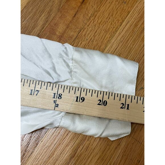 WinterSilks Women’s M White Button-Up Silk Shirt Floral Embroidered Vintage - Picture 8 of 8